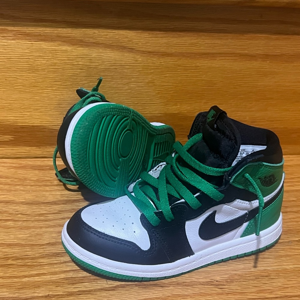 Jordan 1 High OGs-Lucky Green. Perfect for the little sneaker lover. Sz 10C